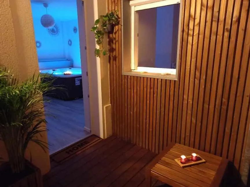 Appartement terrasse chambre jacuzzi privatif Toulouse France